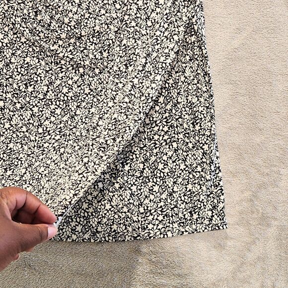 Lane Bryant Black White Cowl Neck Half Wrap Sleeveless Blouse Size 22/24 Floral - Picture 3 of 11